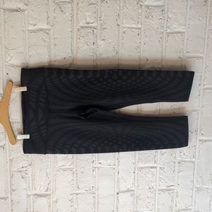 ALO Yoga Black Geometric Capris